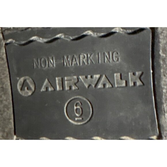 Airwalk Red Canvas Low Top Sneakers Womens Size 6 USA Casual Comfortable Shoes - Picture 13 of 14